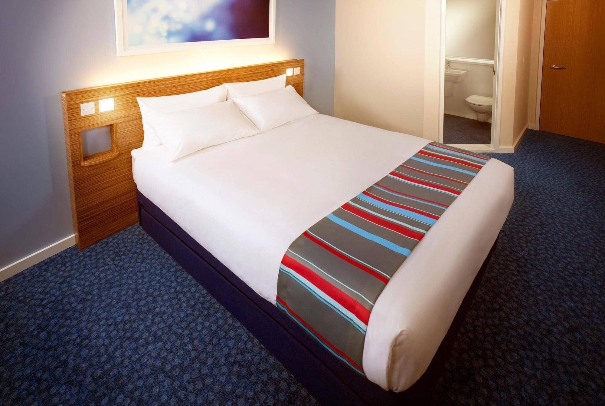 Travelodge Battersea Лондон Екстериор снимка