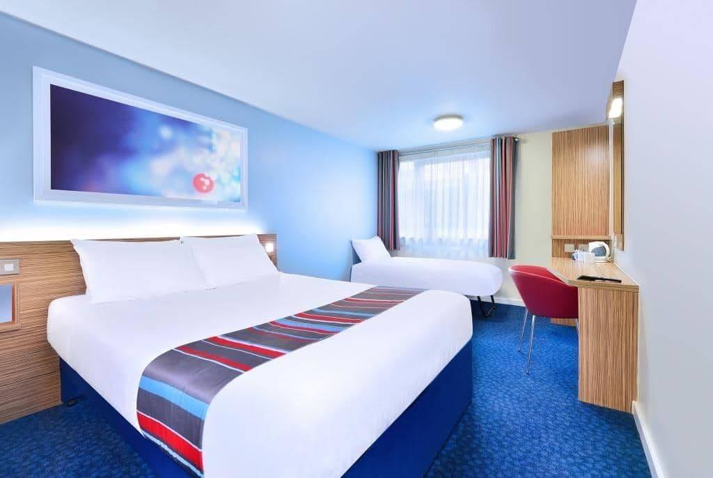 Travelodge Battersea Лондон Екстериор снимка