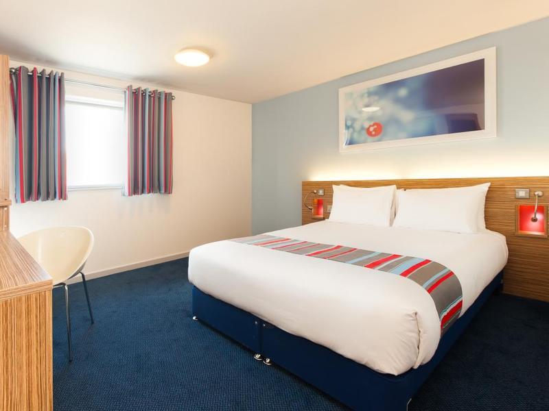 Travelodge Battersea Лондон Екстериор снимка